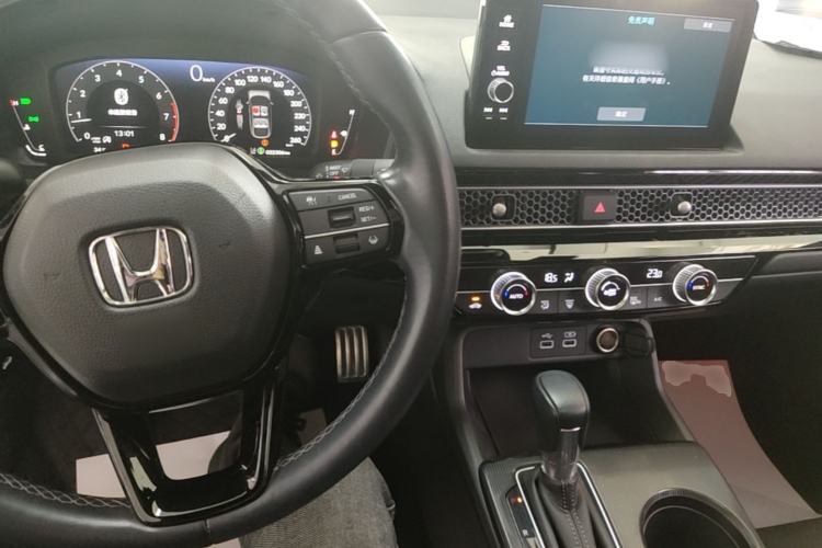 Used Honda Civic 2023 HATCHBACK 240TURBO CVT Extreme Edition Center Console