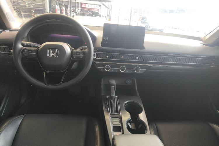 Used Honda Civic 2023 240TURBO CVT Dynamic Edition Center Console