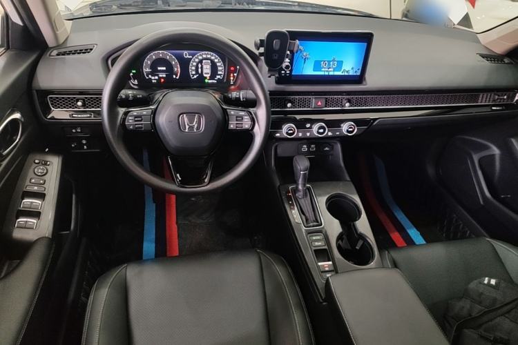 Used Honda Civic 2023 240TURBO CVT Dynamic Edition Center Console