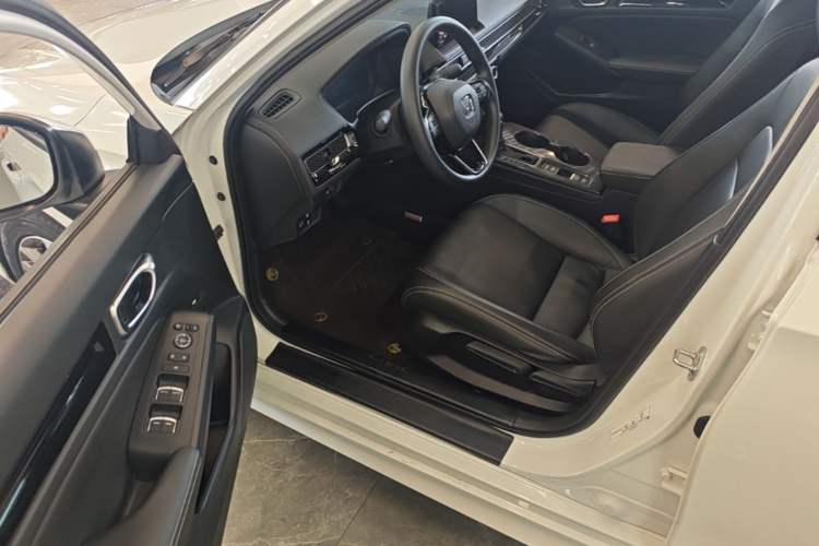 Used Honda Civic 2023 240TURBO CVT Dynamic · Center Stage Special Edition Driver Seat