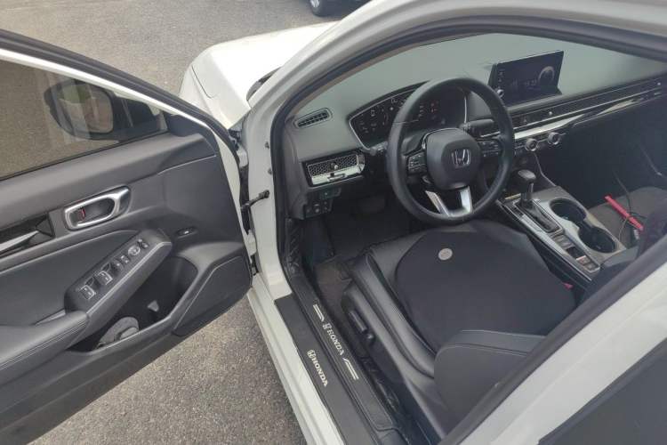 Used Honda Civic 2023 240TURBO CVT Dynamic Control · C-Position Guest Special Edition Driver Seat