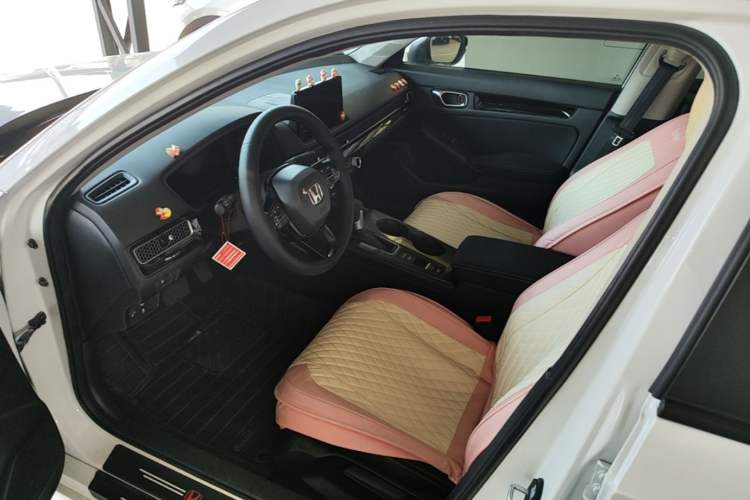 Used Honda Civic 2023 240TURBO CVT Dynamic Edition Driver Seat