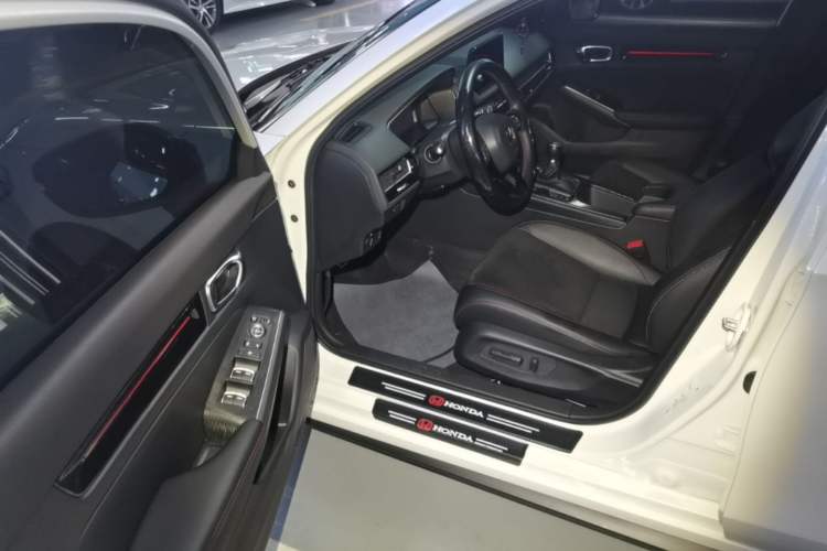 Used Honda Civic 2023 HATCHBACK 240TURBO Manual Extreme Edition Driver Seat