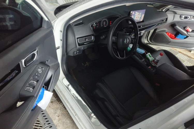 Used Honda Civic 2023 240TURBO CVT Dynamic Edition Driver Seat