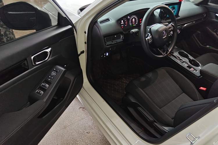 Used Honda Civic 2023 240TURBO CVT Dynamic · Center Stage Special Edition Driver Seat