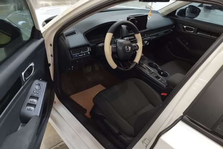 Used Honda Civic 2023 240TURBO CVT Dynamic Edition Driver Seat