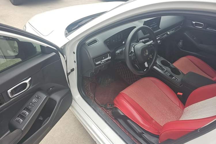 Used Honda Civic 2023 240TURBO CVT Dynamic Edition Driver Seat