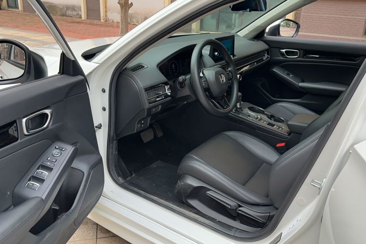 Used Honda Civic 2023 240TURBO CVT Dynamic · Center Stage Special Edition Driver Seat