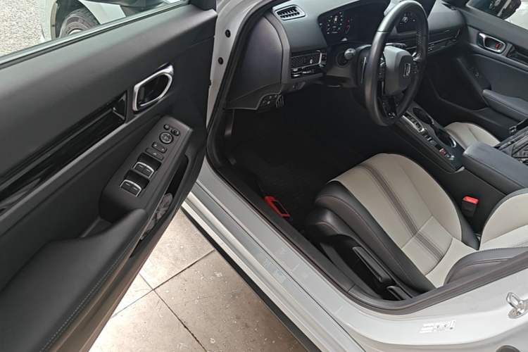 Used Honda Civic 2023 HATCHBACK 2.0L eHEV Extreme Control Edition Driver Seat