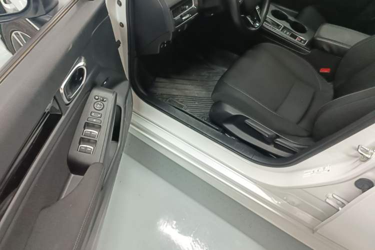 Used Honda Civic 2023 240TURBO CVT Dynamic · Center Stage Special Edition Driver Seat