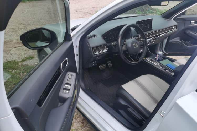 Used Honda Civic 2023 HATCHBACK 2.0L eHEV Extreme Control Edition Driver Seat