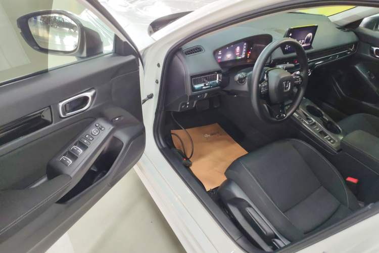 Used Honda Civic 2023 240TURBO CVT Dynamic · Center Stage Special Edition Driver Seat