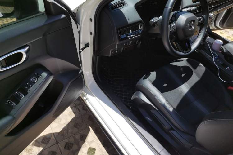Used Honda Civic 2023 HATCHBACK 240TURBO CVT Extreme Edition Driver Seat
