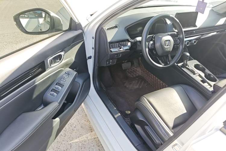 Used Honda Civic 2023 240TURBO CVT Dynamic · Center Stage Special Edition Driver Seat