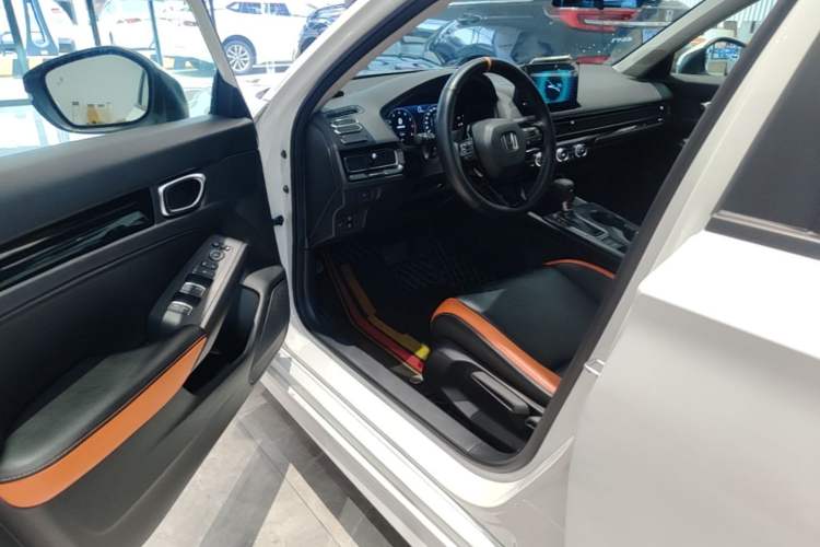 Used Honda Civic 2023 240TURBO CVT Dynamic Edition Driver Seat