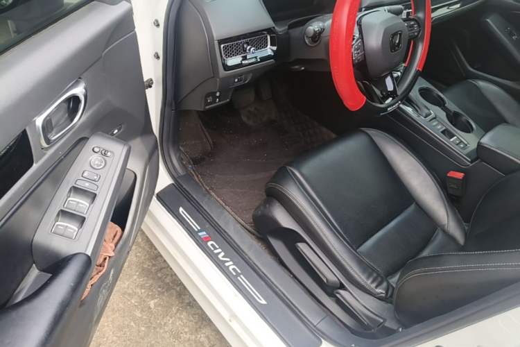Used Honda Civic 2023 240TURBO CVT Dynamic Edition Driver Seat