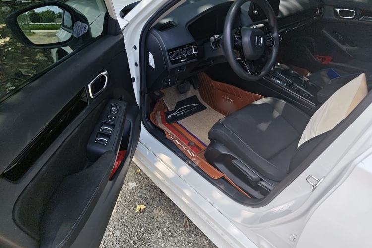 Used Honda Civic 2023 240TURBO CVT Dynamic · Center Stage Special Edition Driver Seat