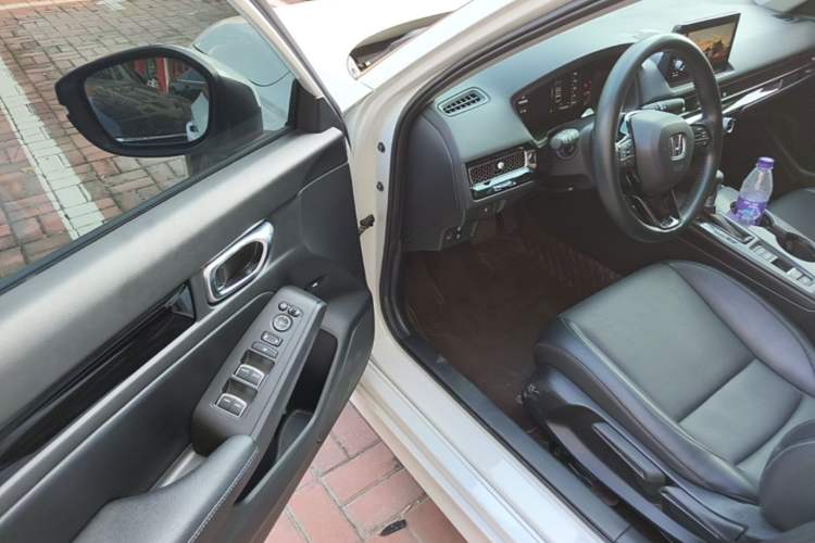 Used Honda Civic 2023 240TURBO CVT Dynamic Edition Driver Seat