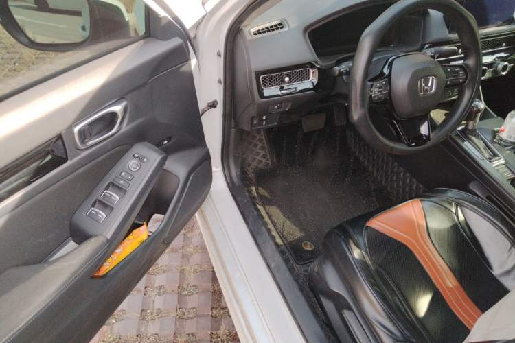 Used Honda Civic 2023 240TURBO CVT Dynamic Edition Driver Seat