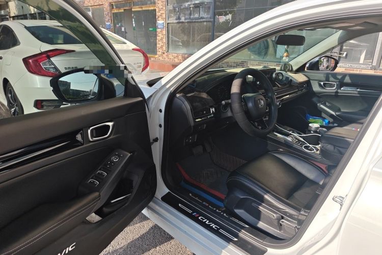 Used Honda Civic 2023 2.0L eHEV Pioneer Edition Driver Seat