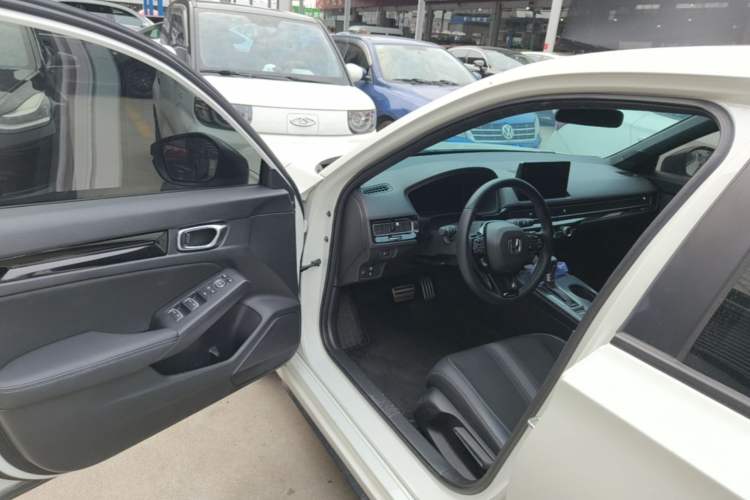 Used Honda Civic 2023 HATCHBACK 240TURBO CVT Extreme Edition Driver Seat