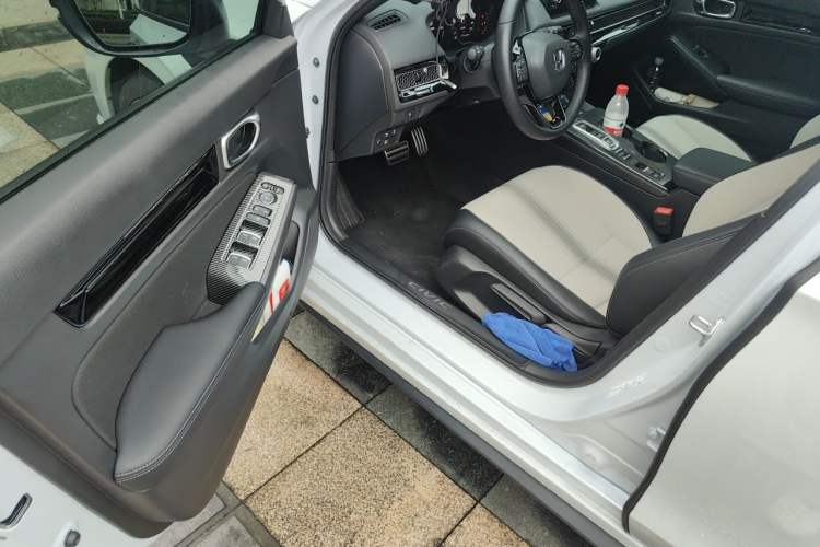 Used Honda Civic 2023 HATCHBACK 2.0L eHEV Extreme Control Edition Driver Seat