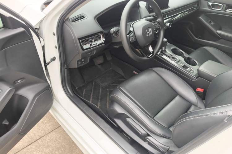 Used Honda Civic 2023 240TURBO CVT Dynamic Edition Driver Seat