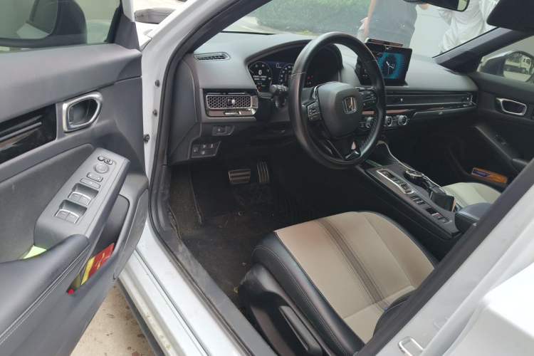 Used Honda Civic 2023 HATCHBACK 2.0L eHEV Extreme Control Edition Driver Seat