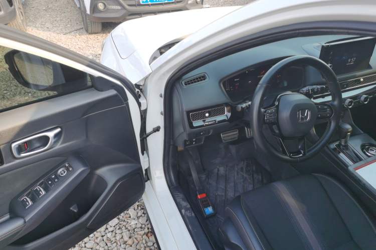 Used Honda Civic 2023 HATCHBACK 240TURBO CVT Extreme Edition Driver Seat