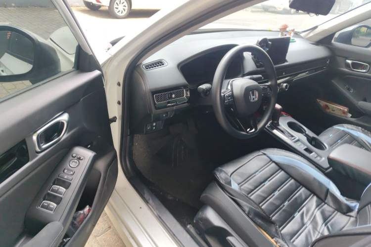 Used Honda Civic 2023 240TURBO CVT Dynamic · Center Stage Special Edition Driver Seat