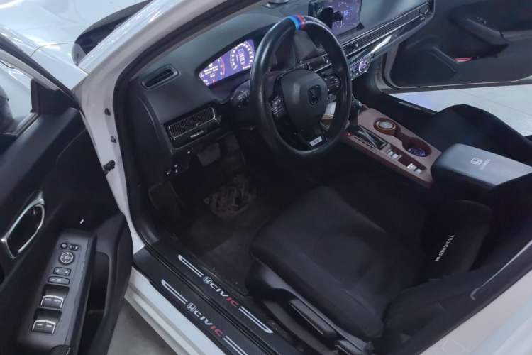 Used Honda Civic 2023 240TURBO CVT Dynamic Edition Driver Seat