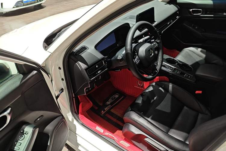 Used Honda Civic 2023 240TURBO CVT Dynamic Edition Driver Seat