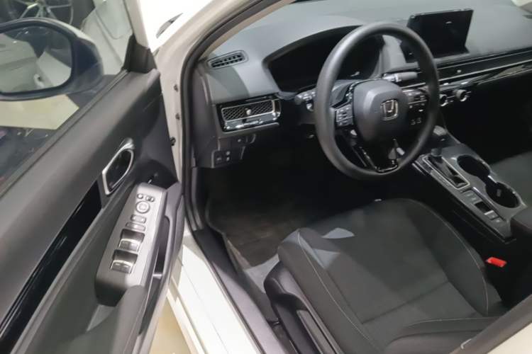 Used Honda Civic 2023 240TURBO CVT Dynamic Edition Driver Seat