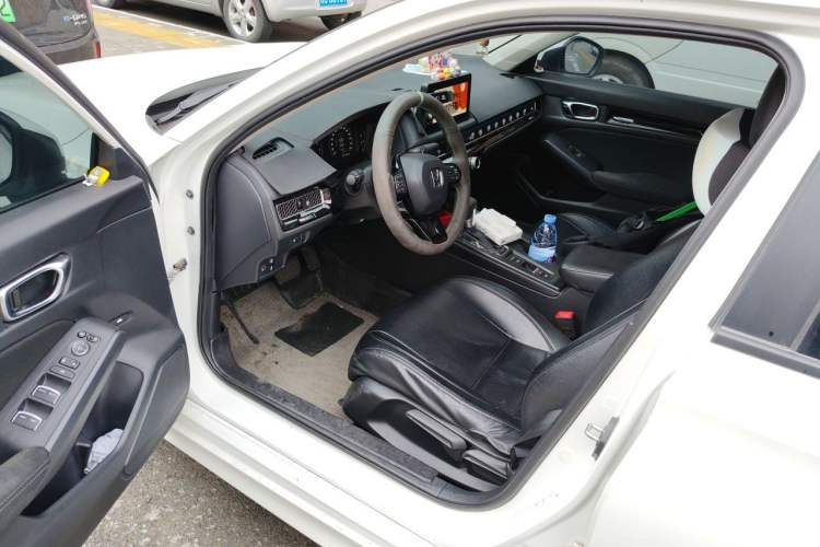 Used Honda Civic 2023 240TURBO CVT Dynamic Edition Driver Seat