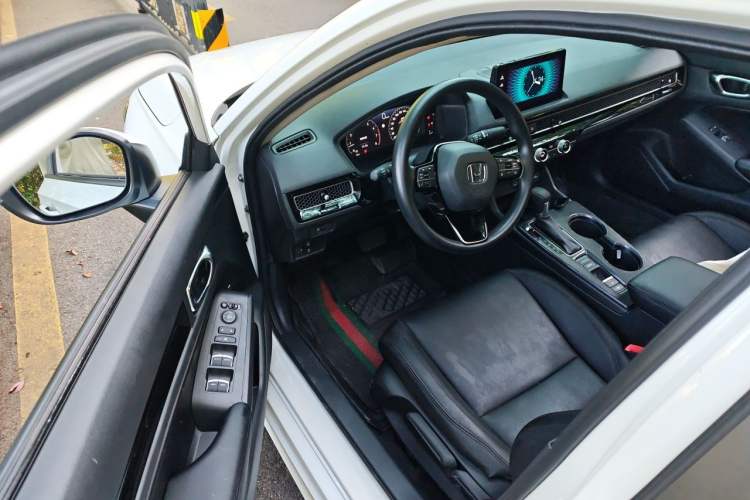 Used Honda Civic 2023 240TURBO CVT Dynamic Edition Driver Seat