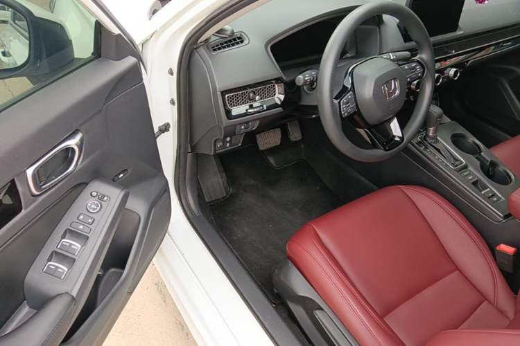Used Honda Civic 2023 240TURBO CVT Dynamic · Center Stage Special Edition Driver Seat