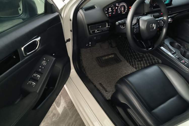 Used Honda Civic 2023 240TURBO CVT Dynamic · Center Stage Special Edition Driver Seat