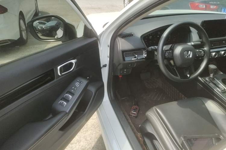 Used Honda Civic 2023 240TURBO CVT Dynamic · Center Stage Special Edition Driver Seat