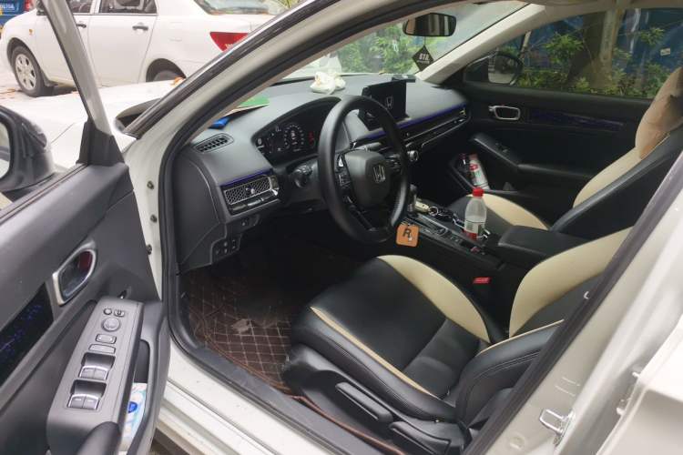 Used Honda Civic 2023 240TURBO CVT Dynamic Edition Driver Seat