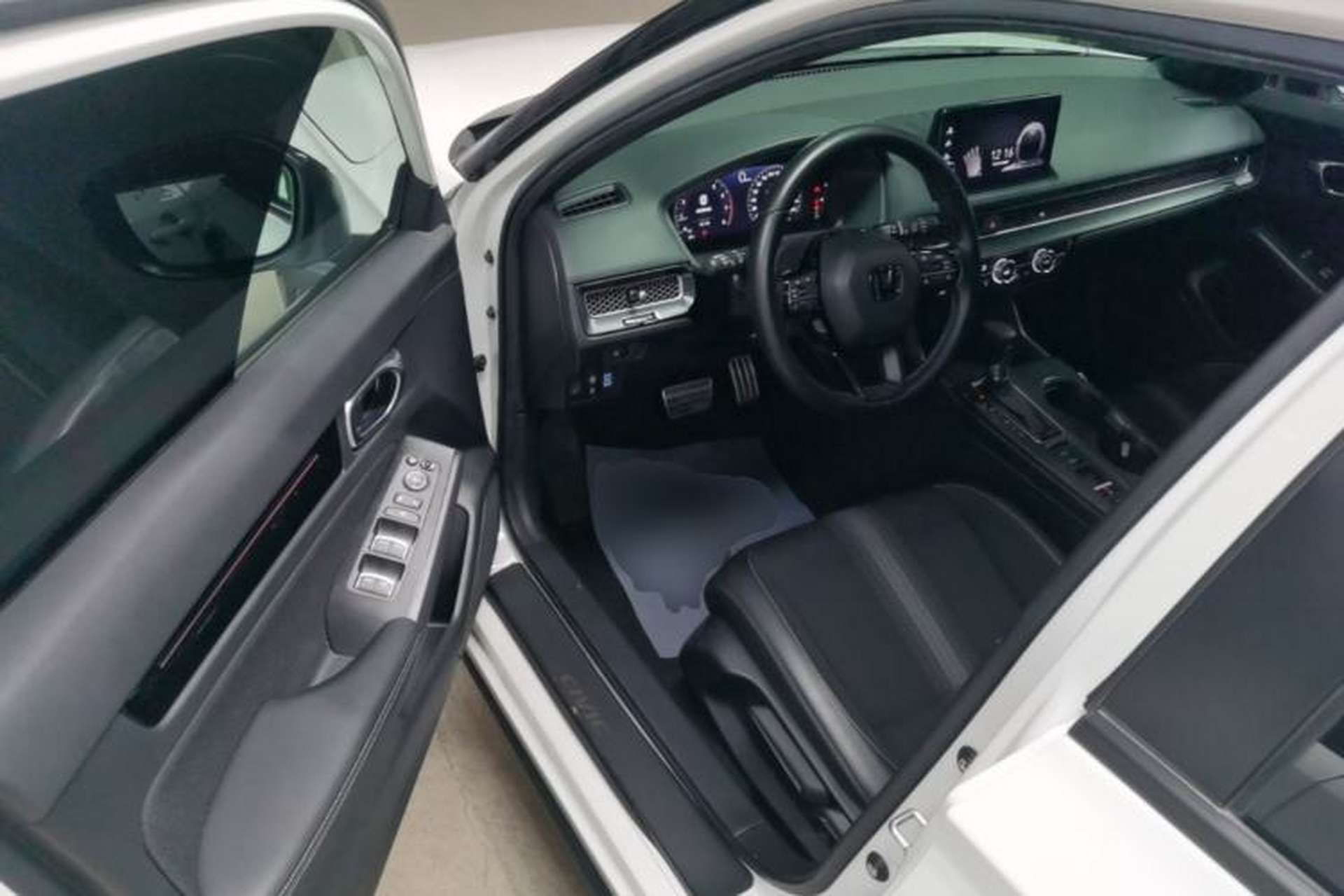 Used Honda Civic 2023 HATCHBACK 240TURBO CVT Extreme Edition Driver Seat