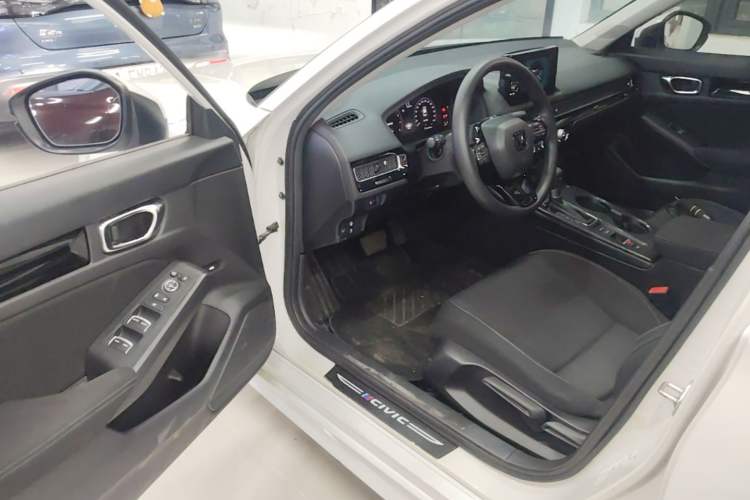 Used Honda Civic 2023 240TURBO CVT Dynamic Edition Driver Seat