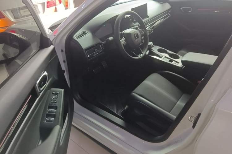 Used Honda Civic 2023 HATCHBACK 240TURBO CVT Extreme Edition Driver Seat