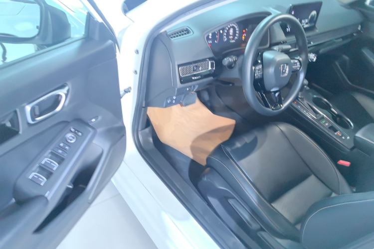 Used Honda Civic 2023 240TURBO CVT Dynamic Edition Driver Seat