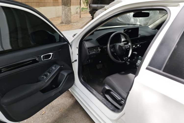 Used Honda Civic 2023 240TURBO CVT Dynamic Edition Driver Seat