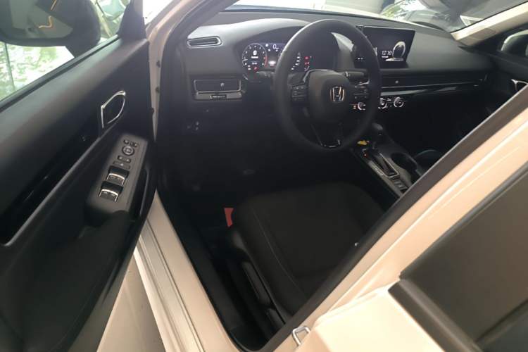 Used Honda Civic 2023 240TURBO CVT Dynamic · Center Stage Special Edition Driver Seat