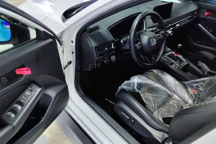 Used Honda Civic 2023 HATCHBACK 240TURBO Manual Extreme Edition Driver Seat