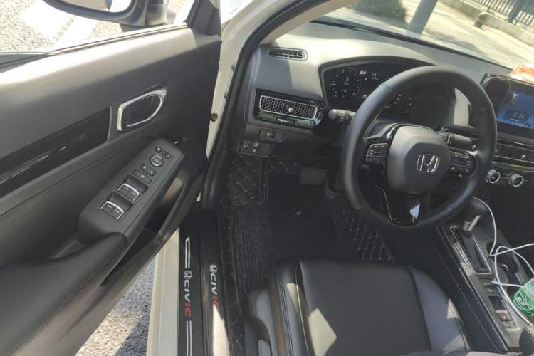 Used Honda Civic 2023 240TURBO CVT Dynamic Edition Driver Seat