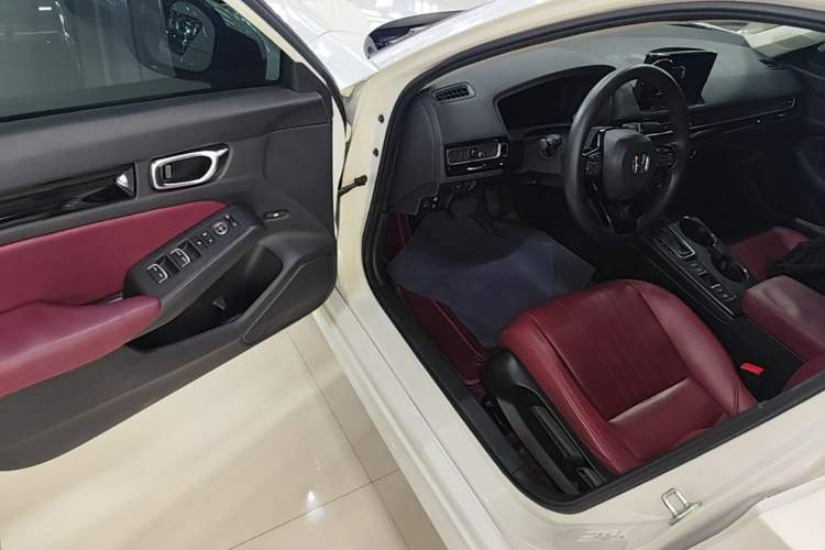 Used Honda Civic 2023 240TURBO CVT Dynamic Edition Driver Seat