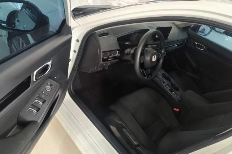 Used Honda Civic 2023 240TURBO CVT Dynamic · Center Stage Special Edition Driver Seat