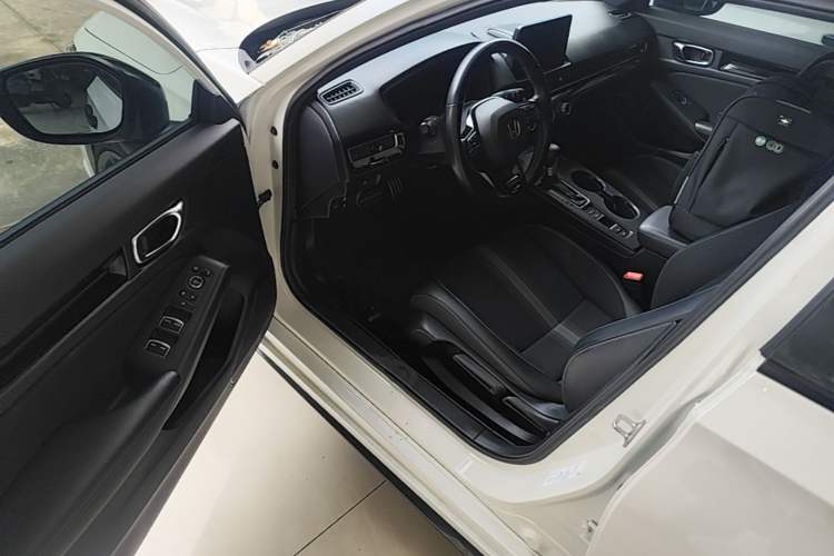 Used Honda Civic 2023 HATCHBACK 240TURBO CVT Extreme Edition Driver Seat